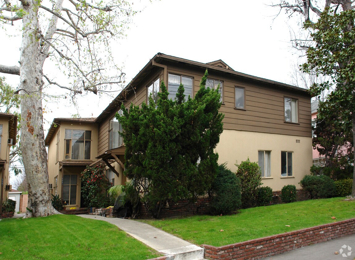 Foto principal - 5051 Cahuenga Blvd
