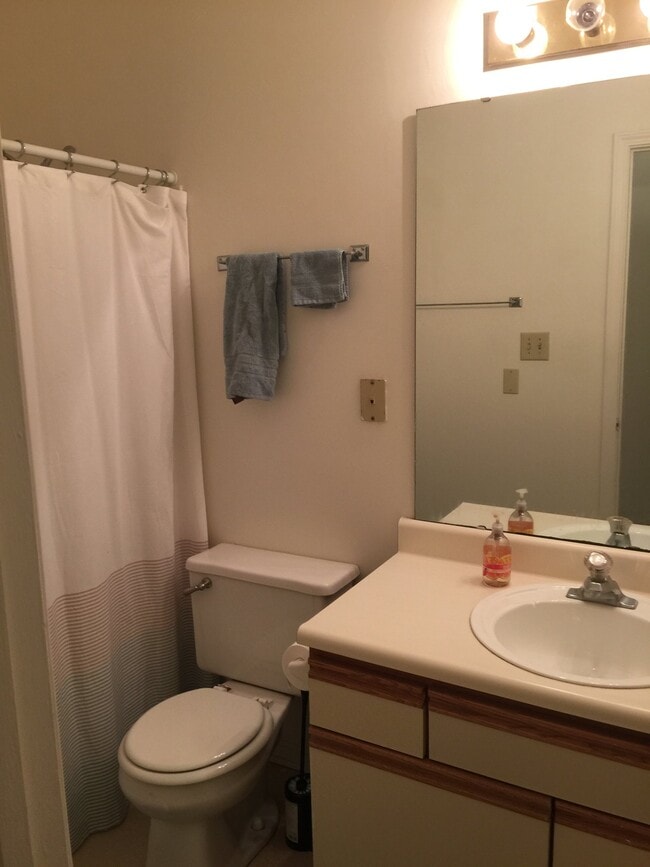 Foto del edificio - 1776 E 106th St