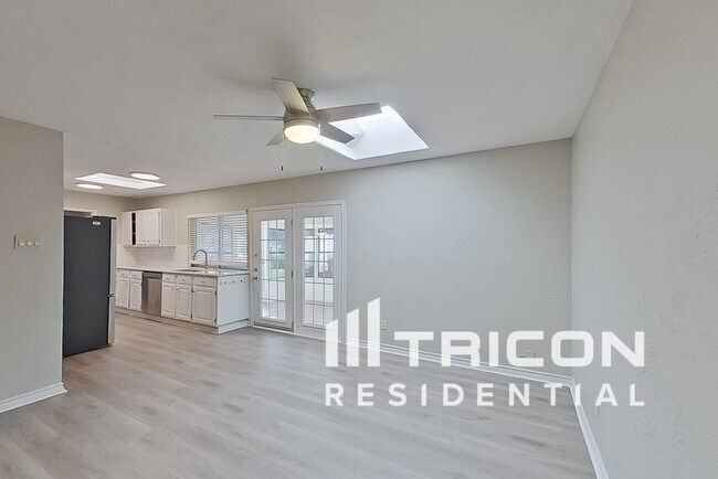 Foto del edificio - 4848 Alta Oaks Ln