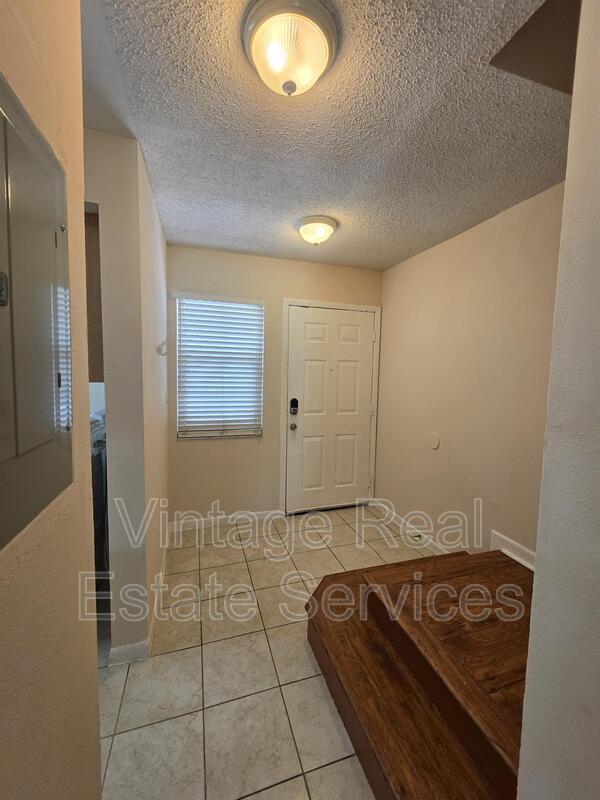 Building Photo - 5202 Sunridge Palms Dr