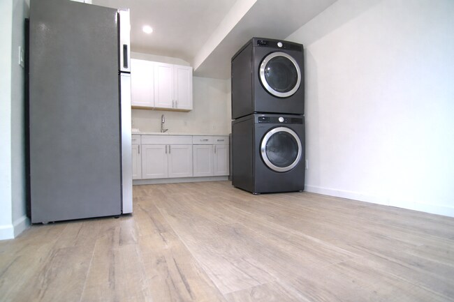 Foto del edificio - 6913 Vanalden Ave