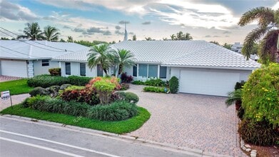 Building Photo - 5721 Bayview Dr