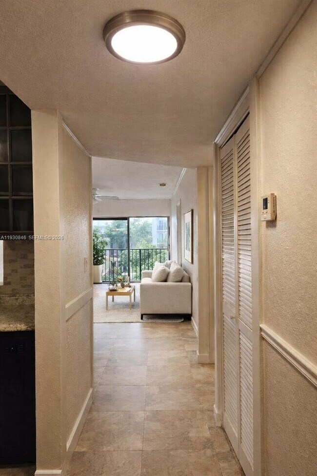 Foto del edificio - 8620 N Sherman Cir