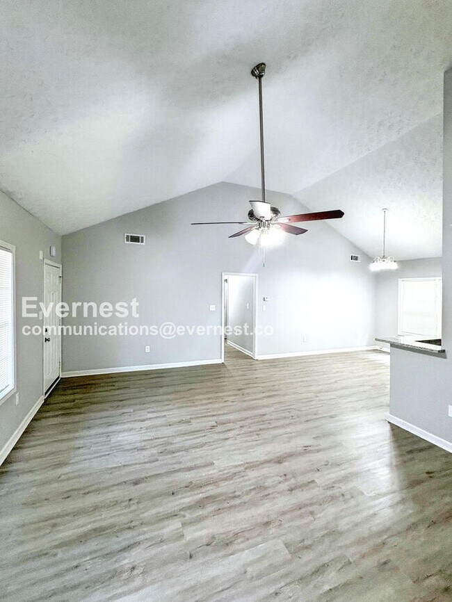 Foto del edificio - 242 Bridgeport Ln