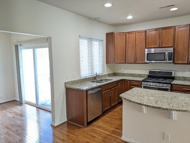 Foto del edificio - Brambleton Elegance: A Spacious Townhome Oasis