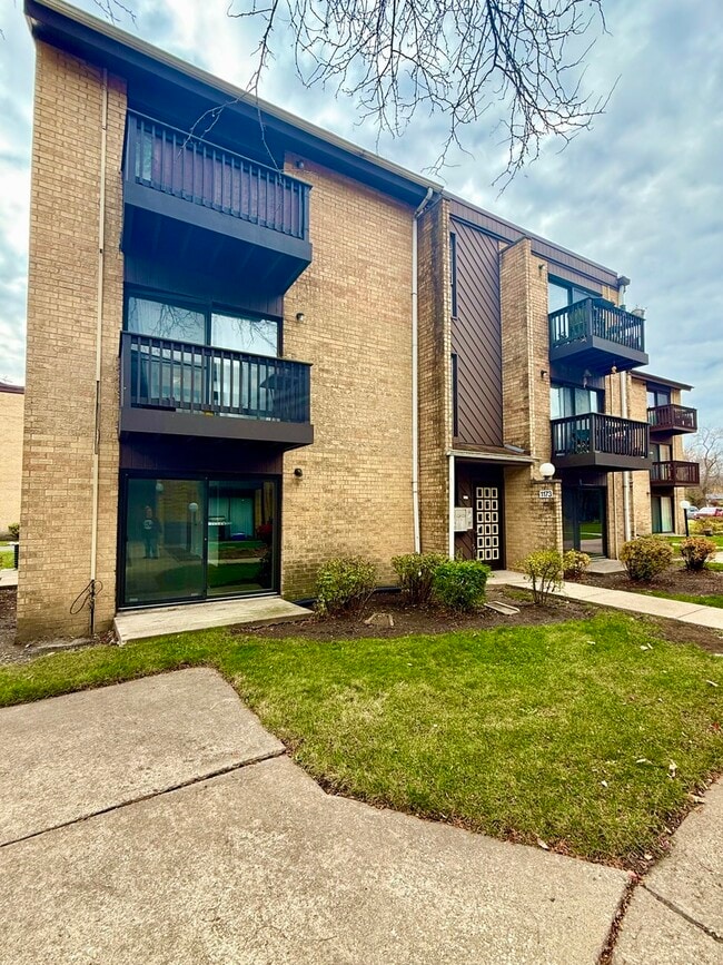 Building Photo - 1173 S Forums Ct