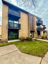 Building Photo - 1173 S Forums Ct