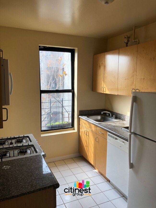 Building Photo - 520 W 163rd St