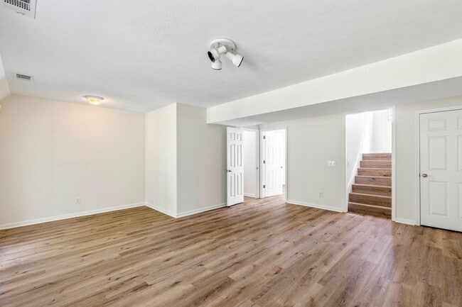 Building Photo - 4 Bed/3 Bath Beauty in Midway!