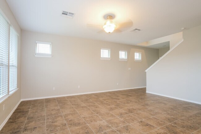 Foto del edificio - 3651 Sandy Brook Dr