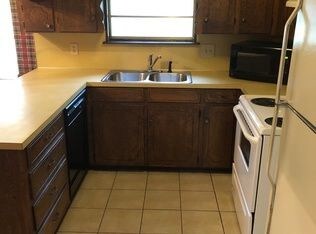 Building Photo - Large 4 Bedroom 2 Bathroom house for Rent
