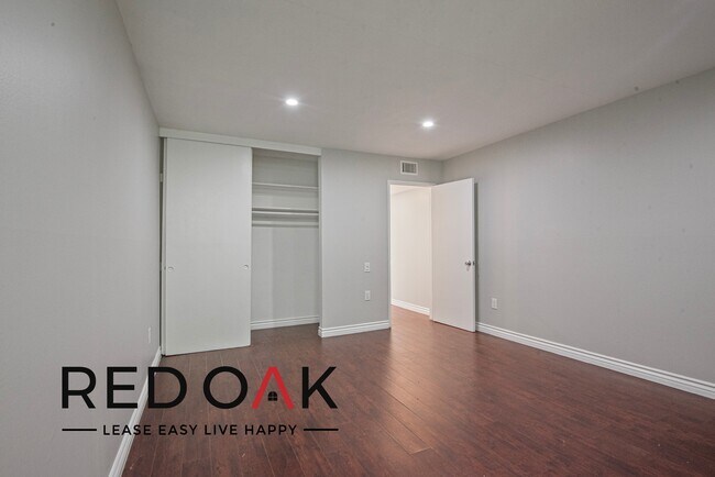 Foto del edificio - ~2 Weeks FREE~ One of a Kind, Spacious Thr...