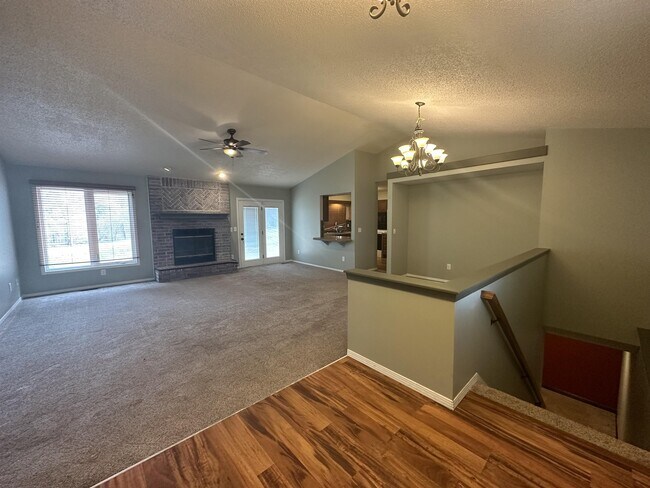Foto del edificio - 7040 Woodbury St