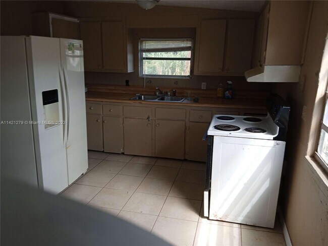 Building Photo - 418 S Coconut Ct