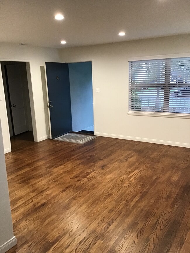 sala de estar - 12706 Dewey St