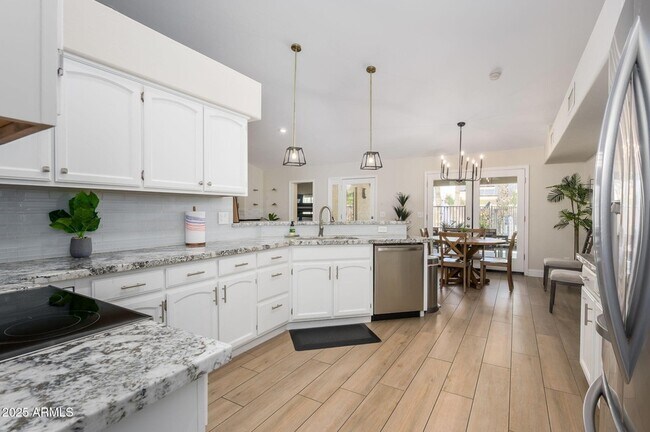 Foto del edificio - 5638 E Helena Dr