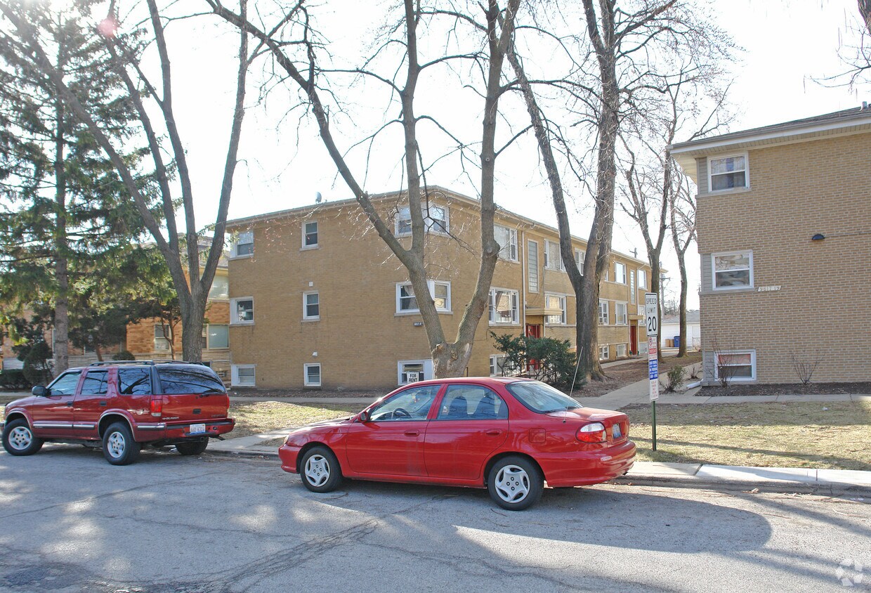 Primary Photo - 9813-9815 Schiller Blvd