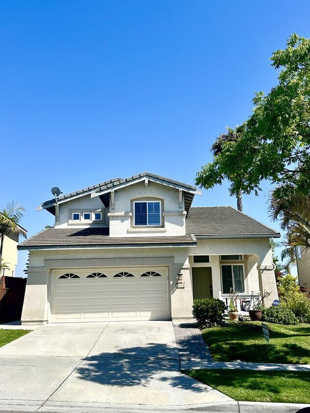 Primary Photo - Beautiful 5 Bedroom 2 !/2 Bath two story h...