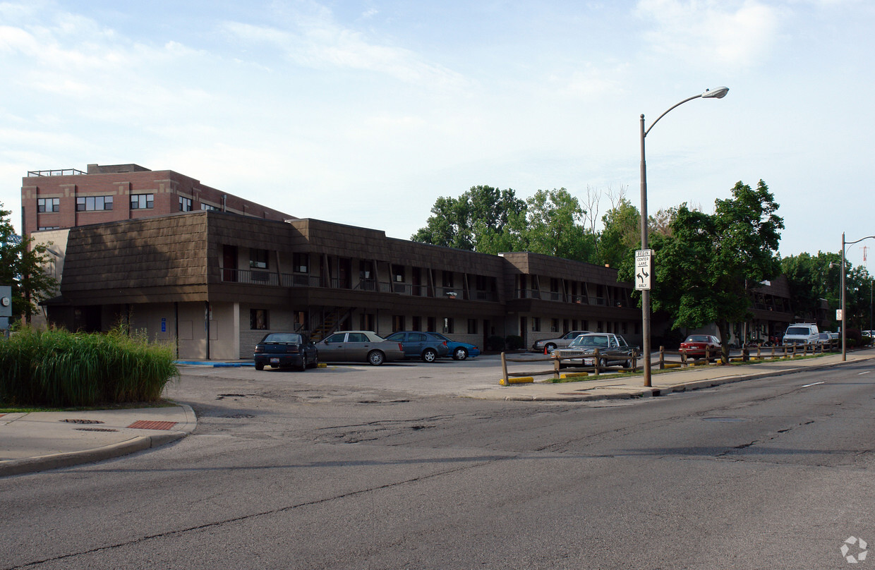 Primary Photo - Swan Creek Apts
