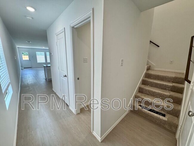Foto del edificio - 14818 Razorbill Dr