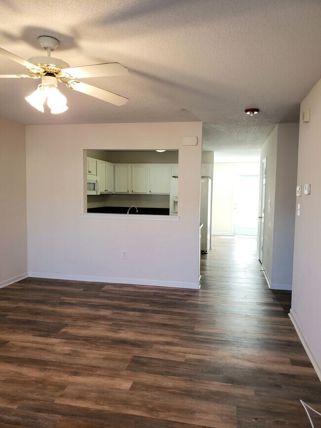 Building Photo - 2 bedroom Townhouse in Mooresville