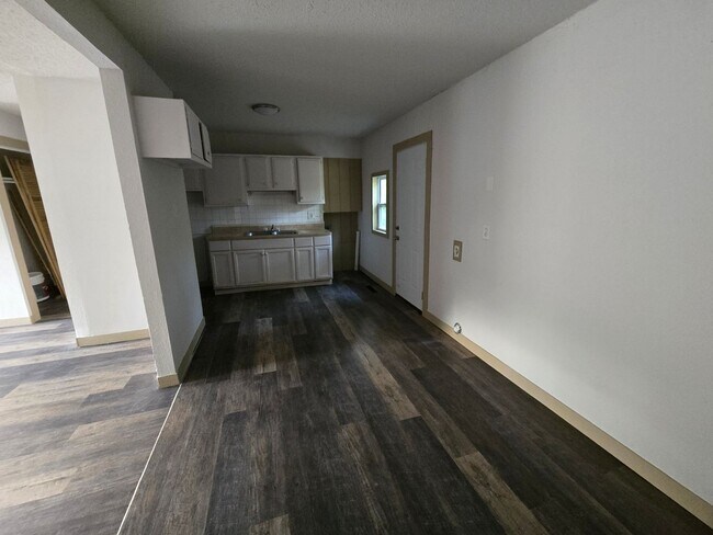 Building Photo - Charming 3 bed 1 bath house!