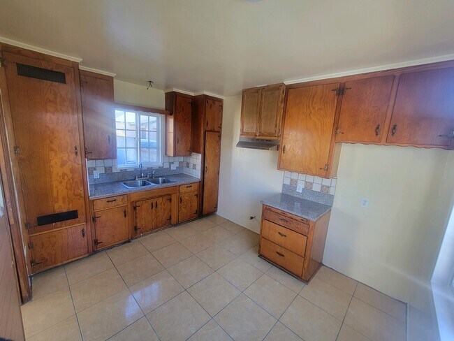 Building Photo - 8985 San Juan Ave