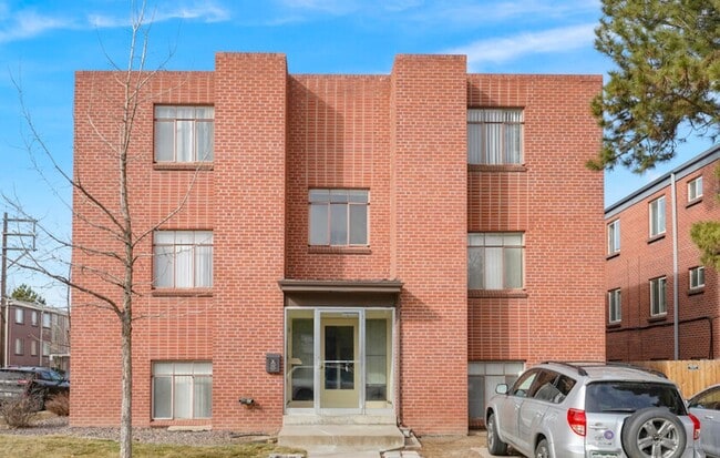 Building Photo - 801 N Dahlia St