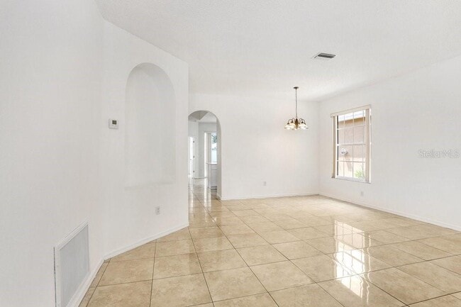 Building Photo - 930 Grand Canyon Dr