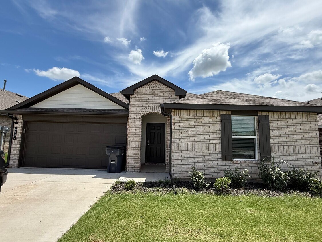Foto principal - 5002 NW Cache Rd