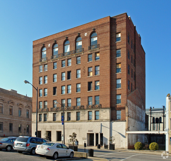 Building Photo - Courthouse View Apartments