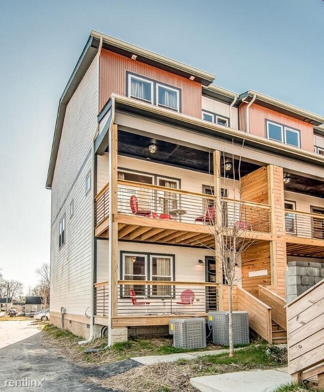 Building Photo - 844 Cherokee Ave