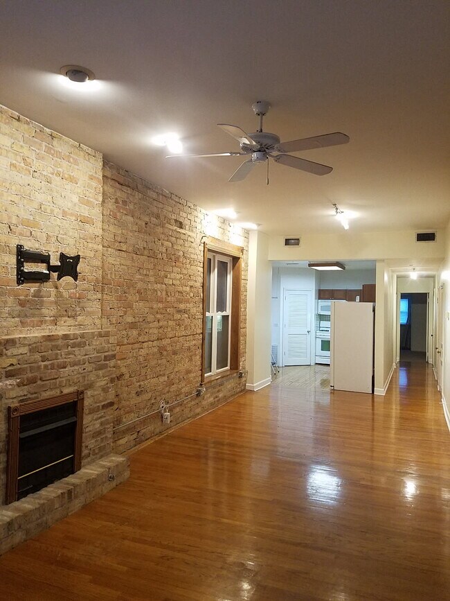 Photo - 839 W Newport Ave (Chicago, IL) Townhome