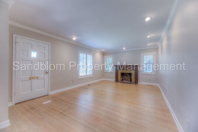 Foto del edificio - For Lease | Midtown Tulsa | Available Now!