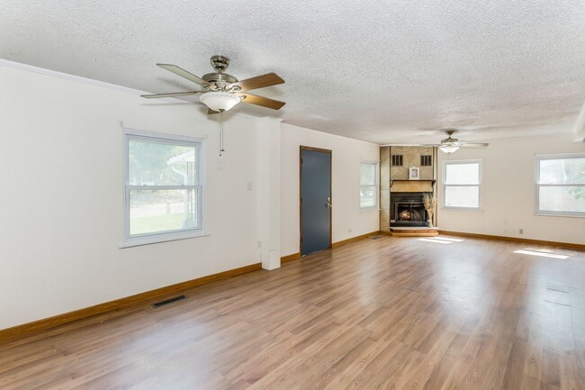 Building Photo - Updated Park City Home for Rent or Rent to...