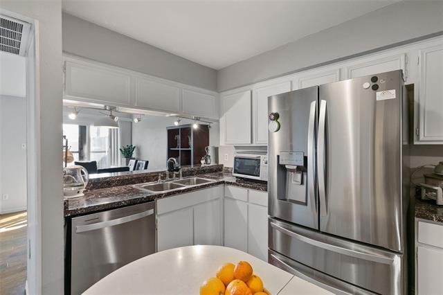 Building Photo - 10420 Las Brisas Dr