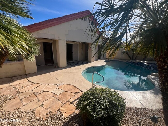 Building Photo - 4620 N Clear Creek Dr