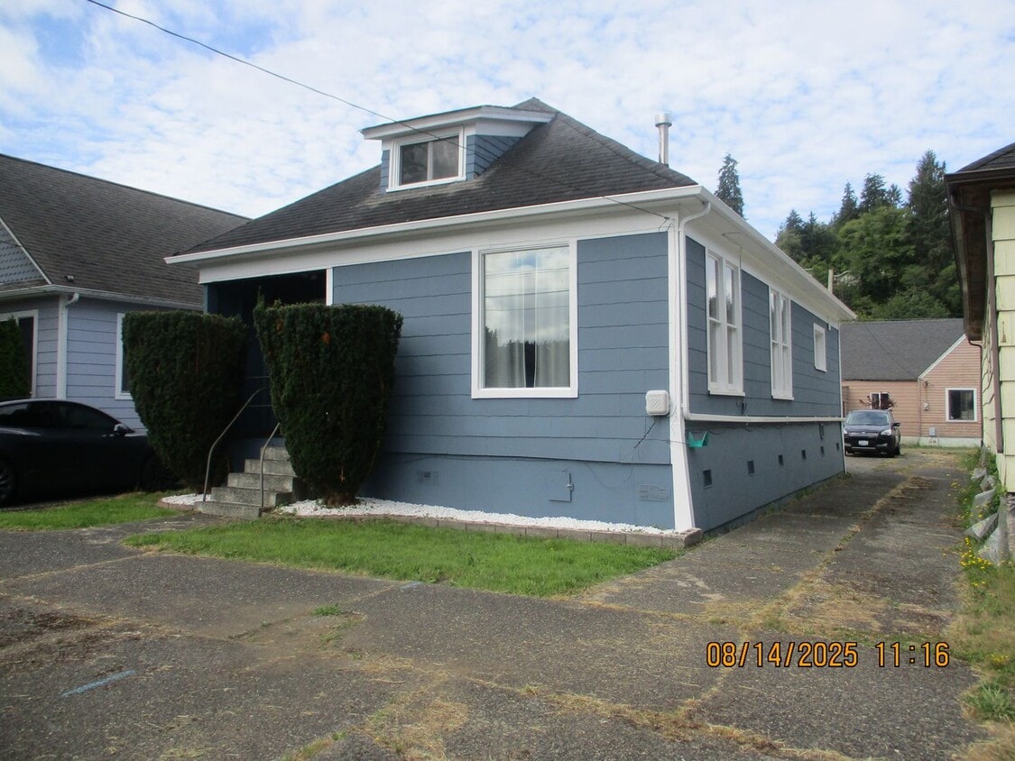 Primary Photo - 621 Monroe St