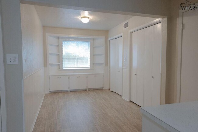 Foto del edificio - 2817 Lambeth Way
