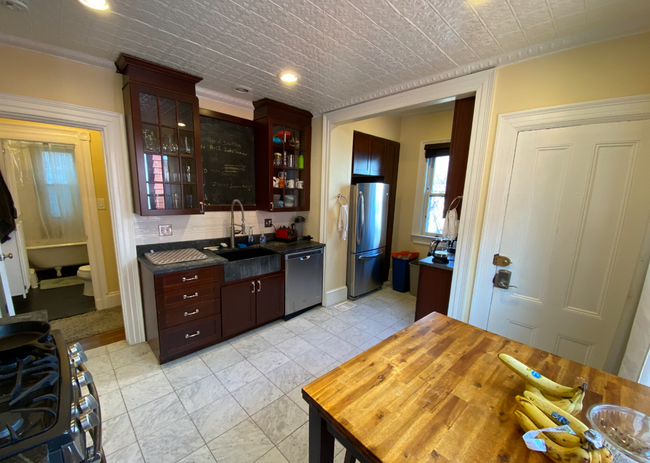Building Photo - 381 Highland Ave