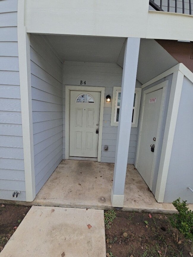 Building Photo - 430 Schmidt Rd