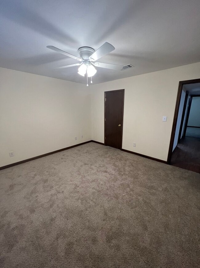 Building Photo - 1233 Cross Creek Cir