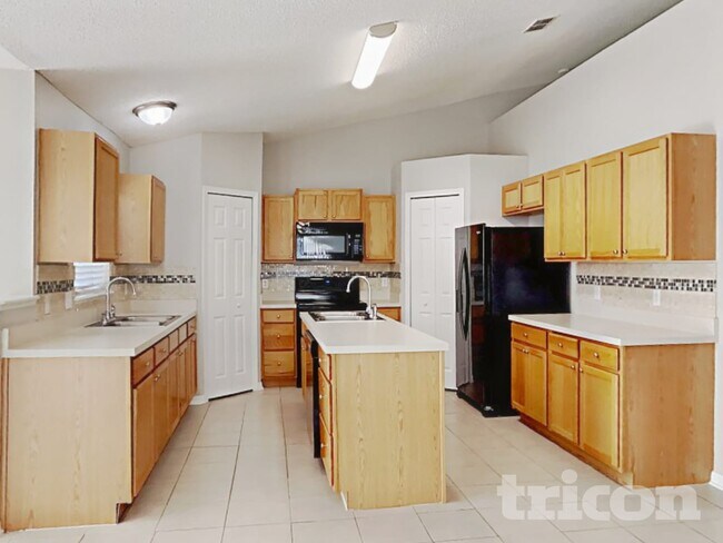 Building Photo - 9312 Thunderbolt Dr