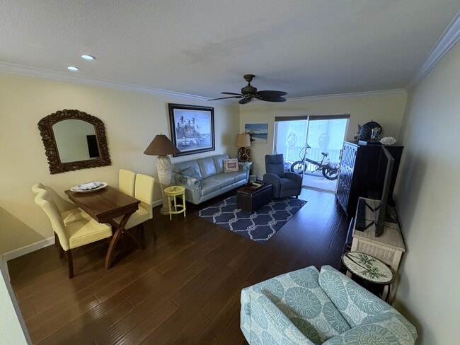 Foto del edificio - 200 The Esplanade N