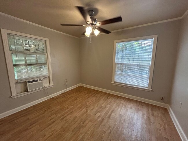 Building Photo - Central Waco Home