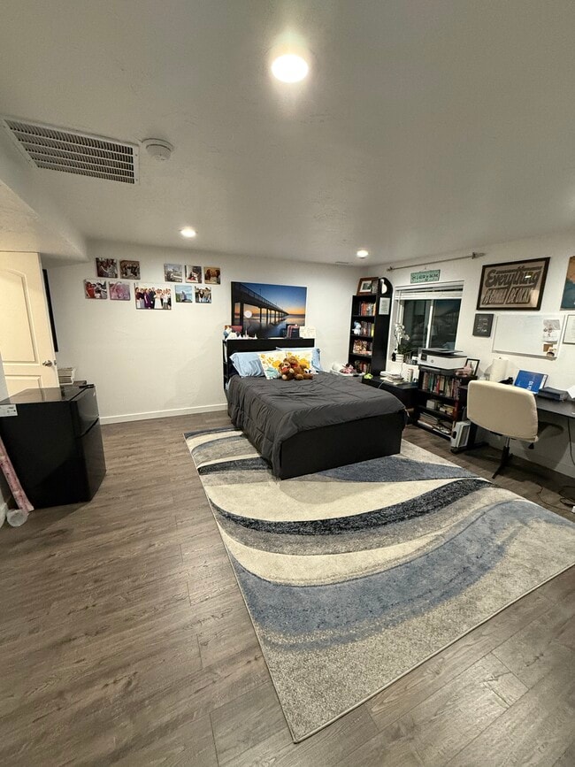 Basement Master furnished - 368 N Passage Ct