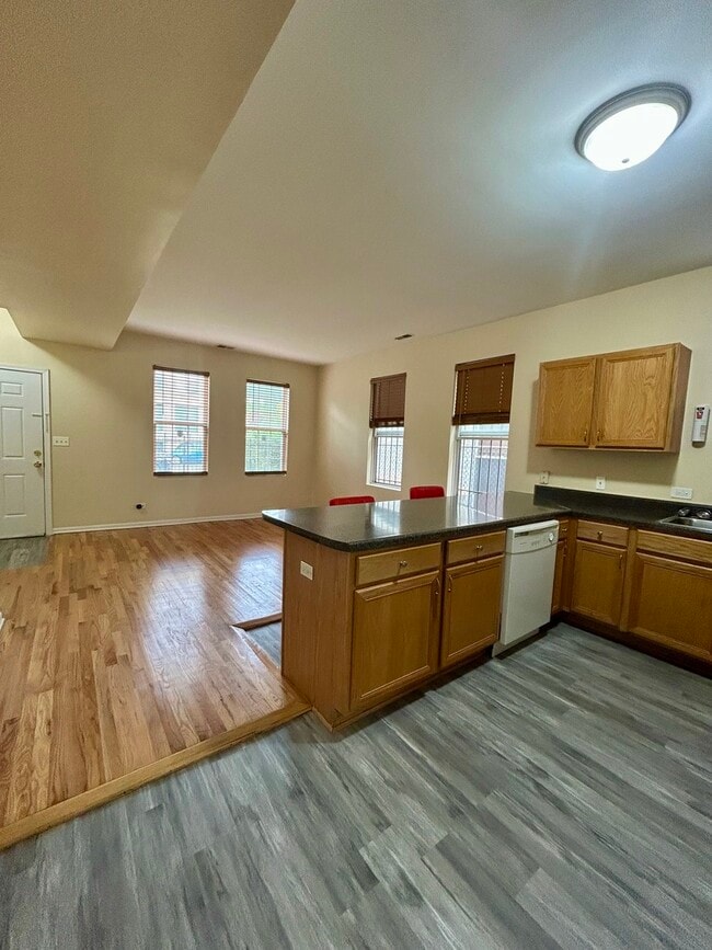 Building Photo - 1509 N Talman Ave