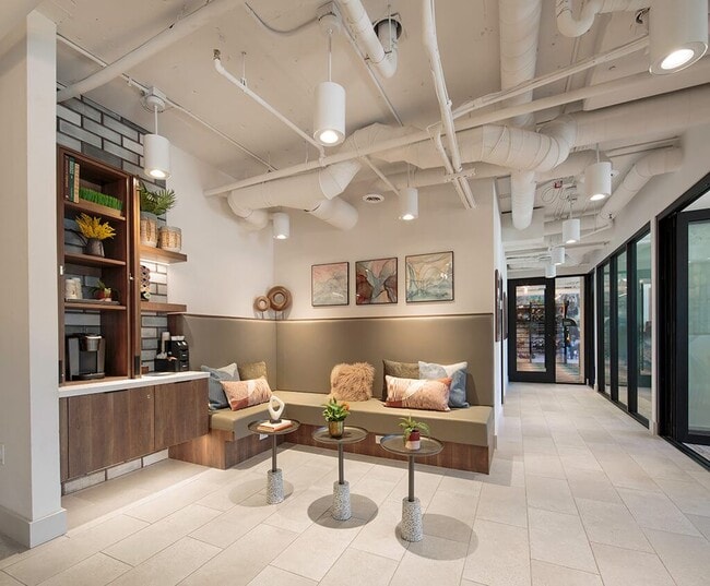 Building Photo - Il Palazzo Apartments