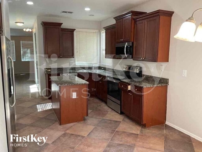 Foto del edificio - 4151 E Oakland St