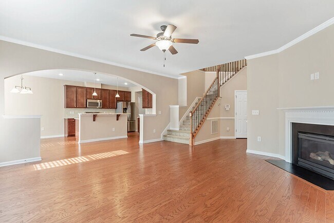 Building Photo - Great townhome in Heritage!